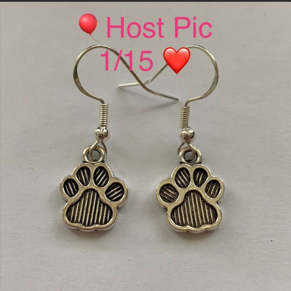 Super Cute Paw 🐾 Print Earrings
